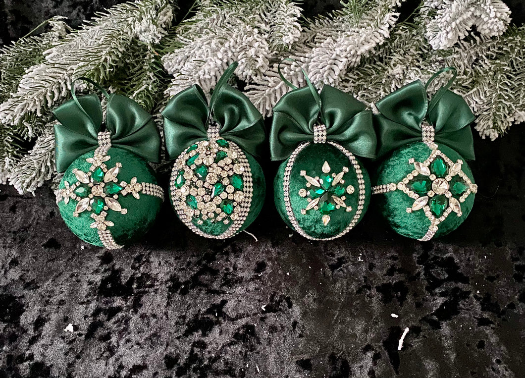 1 Set of 4 pcs Christmas Baubles/Christmas Green Emerald Velvet Ornaments/Christmas Green  Balls/Christmas Green Emerald Rhinestones Balls/Rhinestones Ornaments Balls/Tree Set Deco