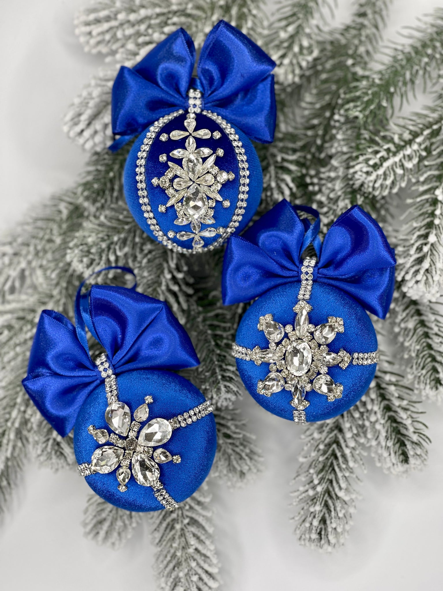 1 Set Of 5 Christmas BaublesChristmas Velvet Ornaments/Christmas